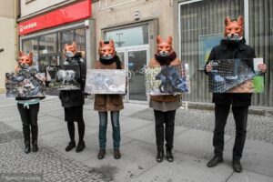 Protest przeciwko noszeniu futer